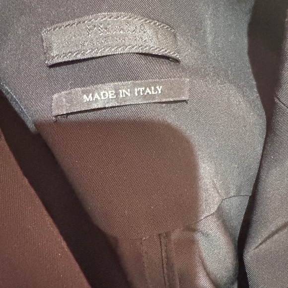 Prada Black Tailored Double ButtonBlazer with Notched Lapels. Size 38 - Picture 4 of 4